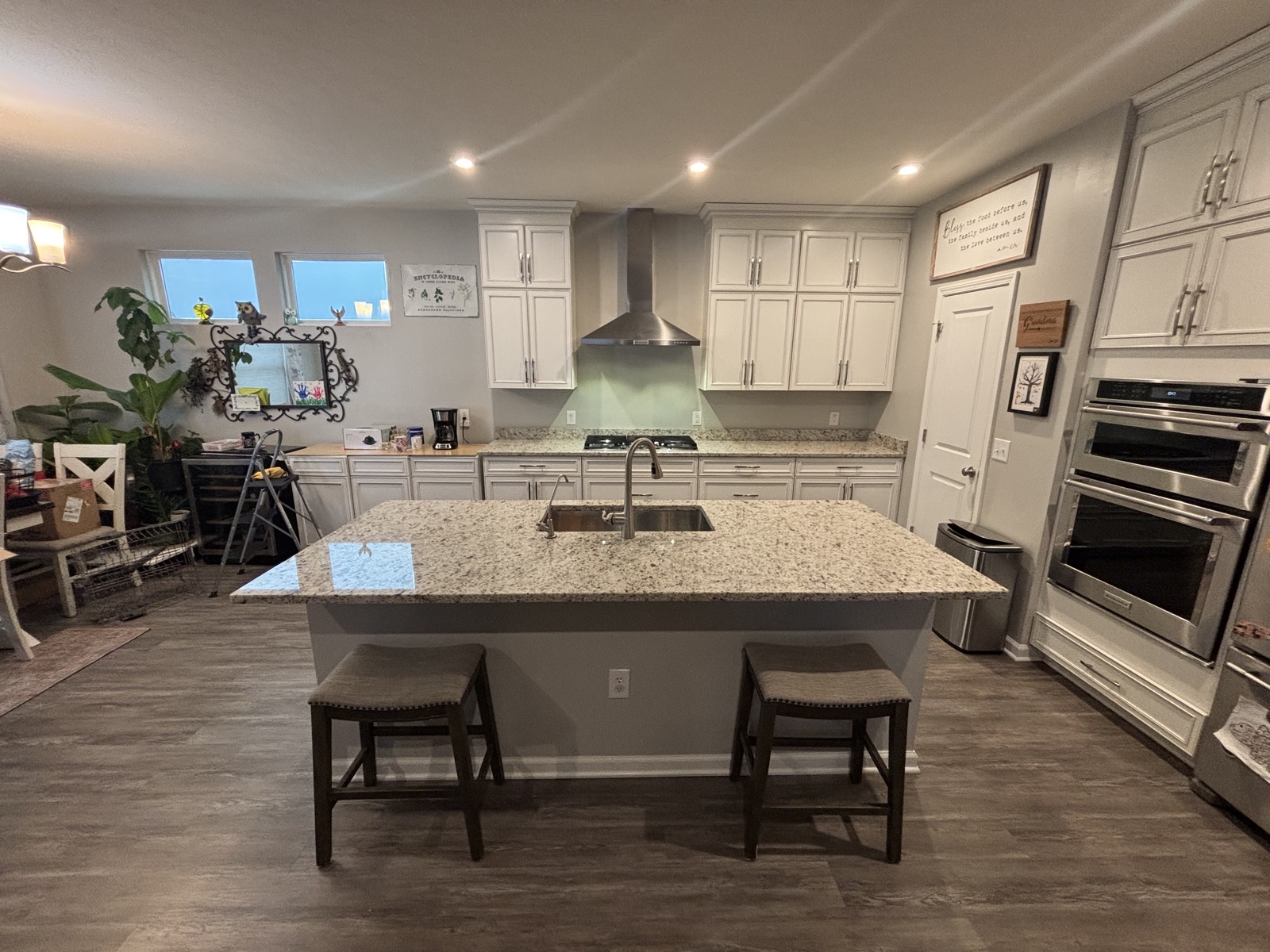 A custom granite island kitchen fabricated and installed by Argent Concepts